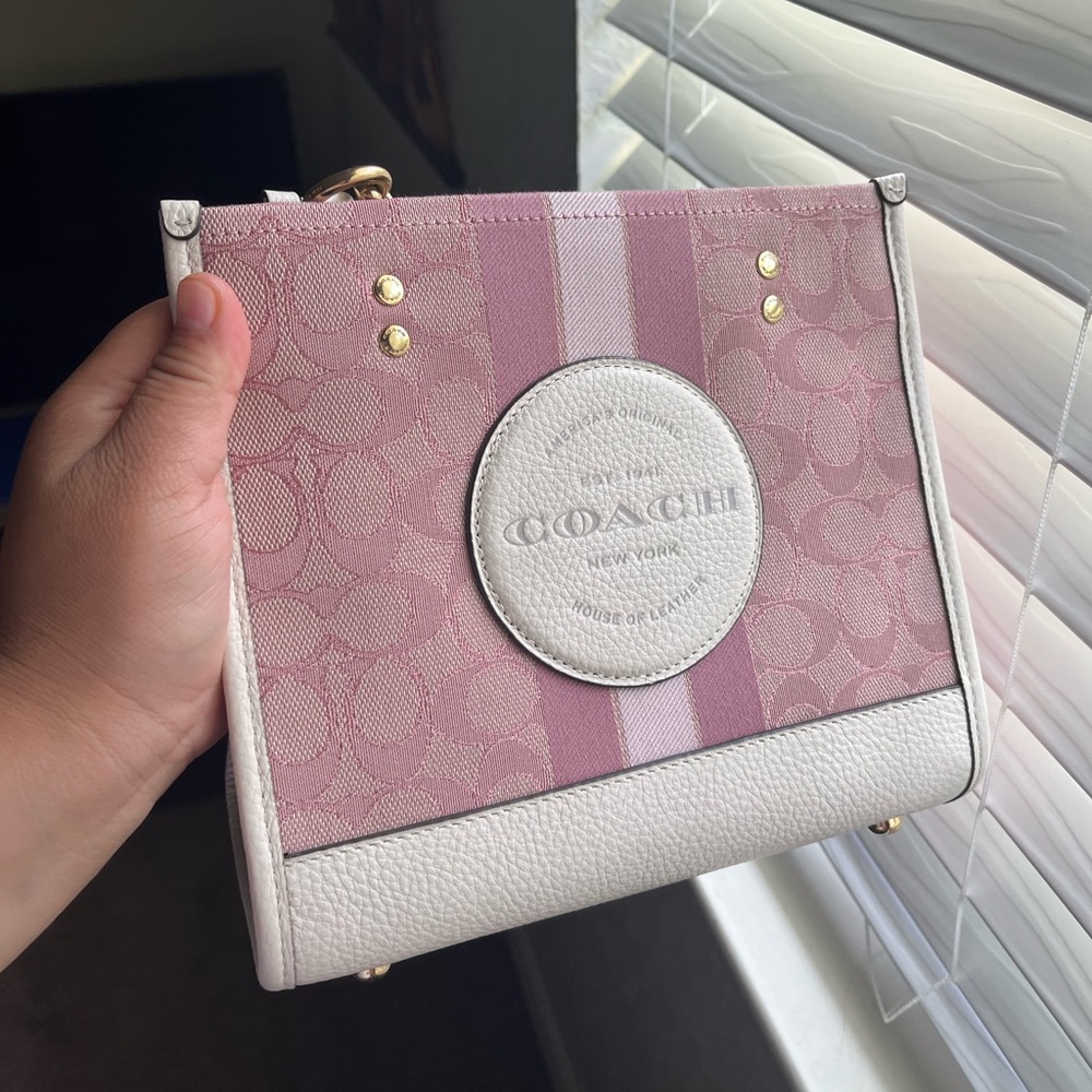 Coach Dempsey Tote 22 - Pink